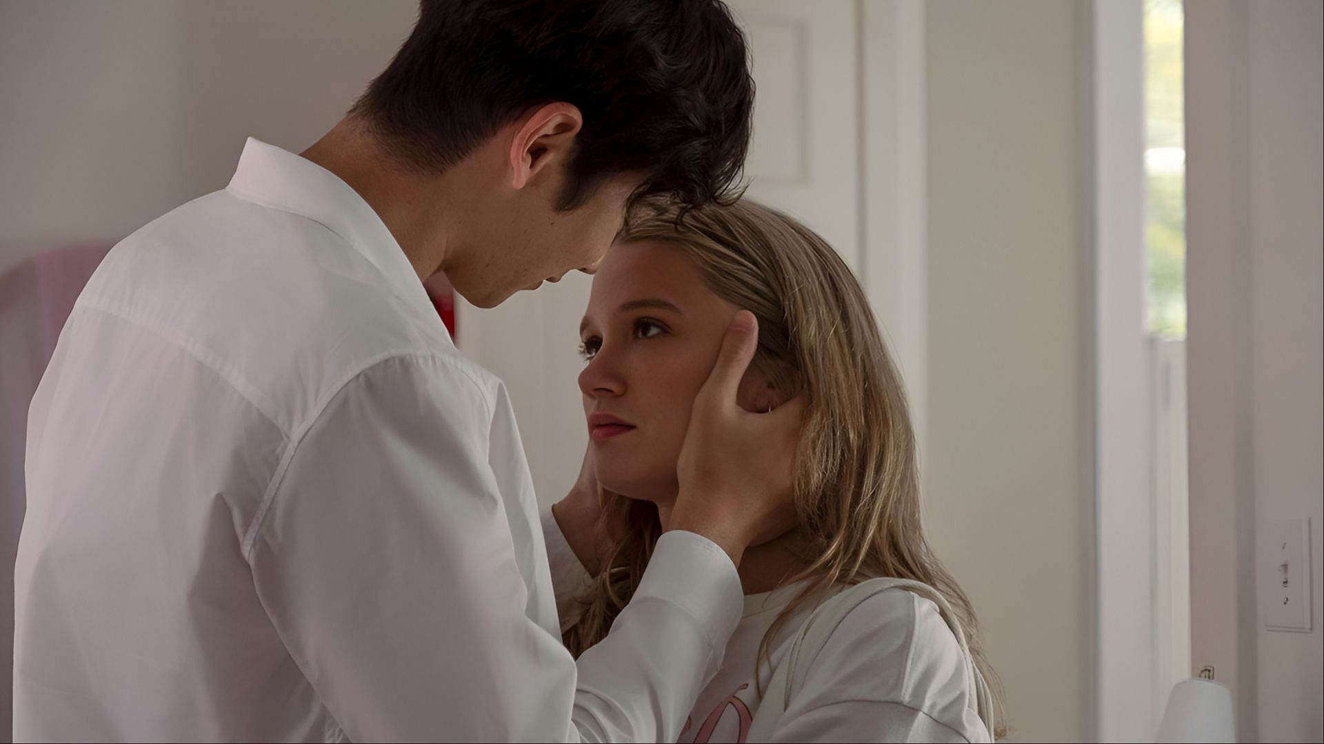 A quiet moment between Steven and Taylor hints at deeper feelings in The Summer I Turned Pretty (Image via Amazon Prime Video)